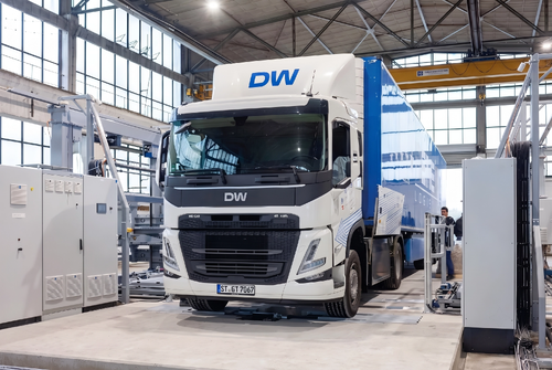 Neueste Unternehmensblogs über CATL-Strategie für den Batteriewechsel für schwere Lkw gegen das europäische Megawatt-Ladenetz